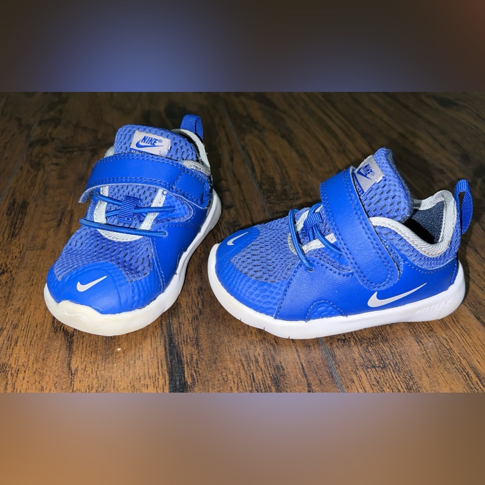 Toddler boy Nike shoes size 5